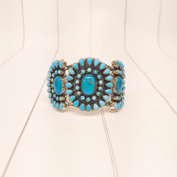 STUNNING Turquoise Cuff - Picture 2 of 12